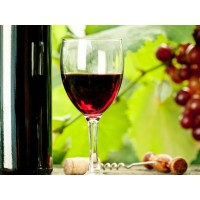Красный виноград.Бокал вина в капсуле здоровья